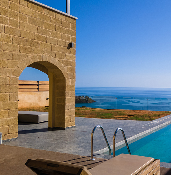 manitheasis.gr rooms pool 2